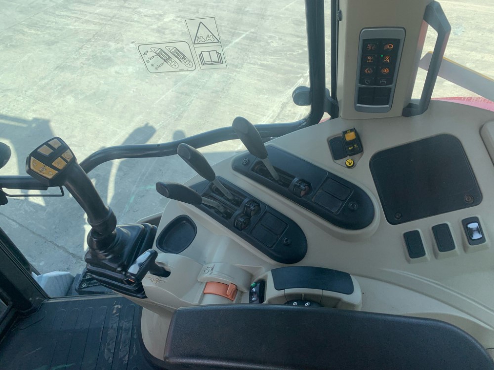 MASSEY FERGUSON 5712S TRACTOR C/W LOADER (12011953) - Image 19