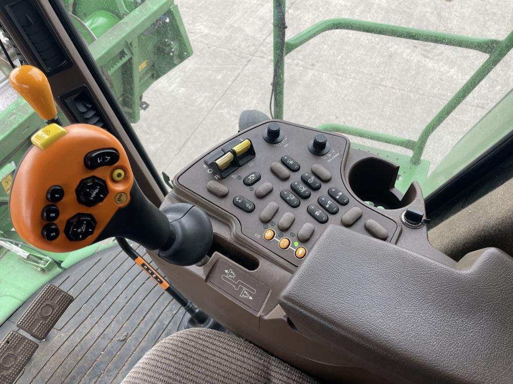 JOHN DEERE T550 COMBINE (12012131) - Image 4