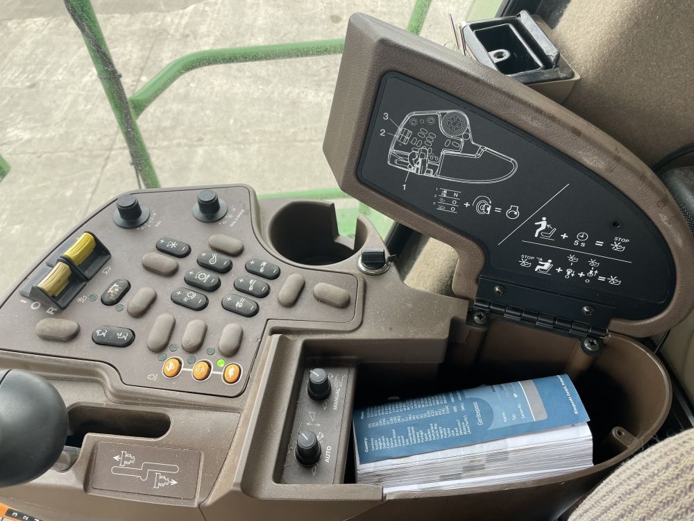 JOHN DEERE T550 COMBINE (12012131) - Image 5