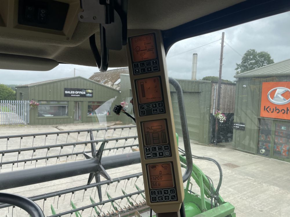 JOHN DEERE T550 COMBINE (12012131) - Image 6