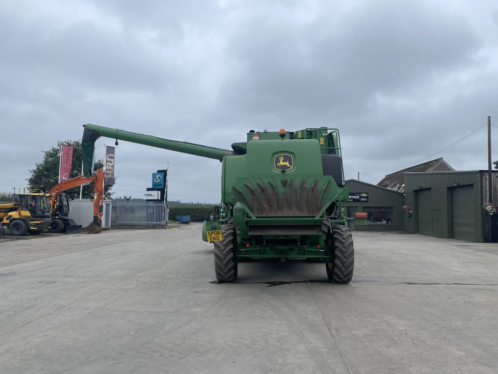 JOHN DEERE T550 COMBINE (12012131) - Image 16
