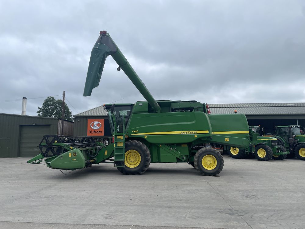 JOHN DEERE T550 COMBINE (12012131) - Image 18