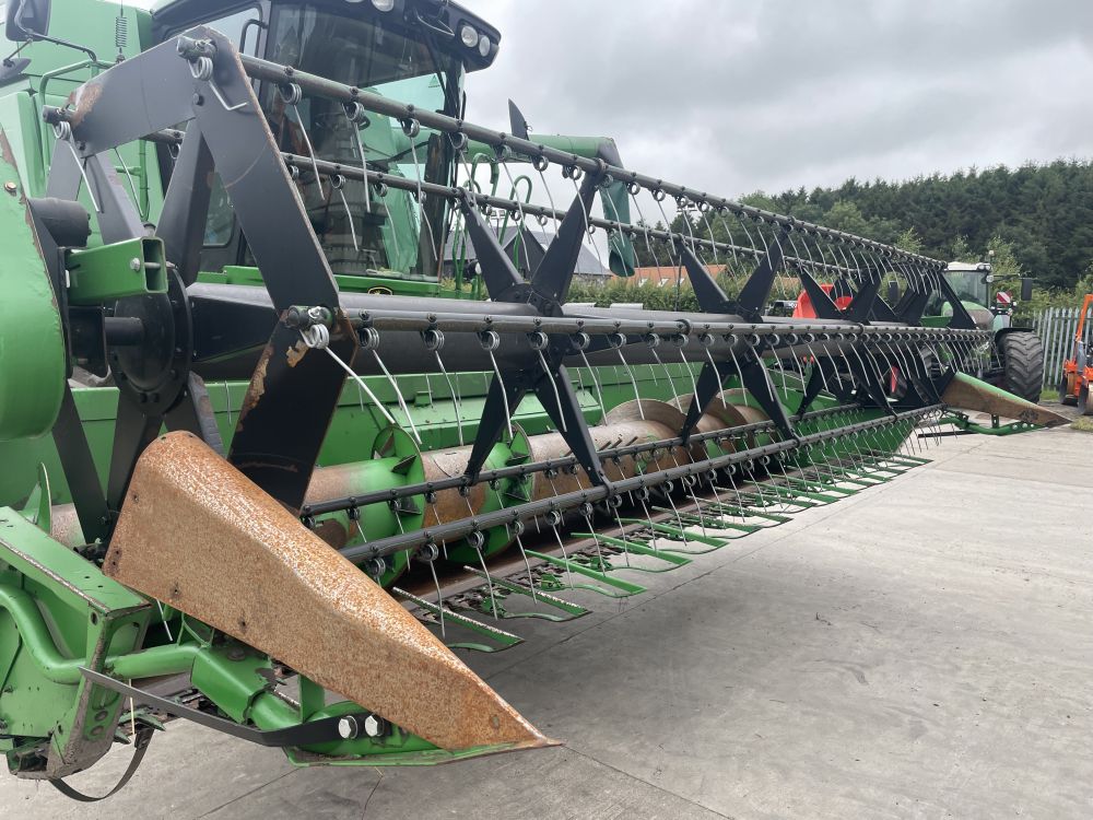 JOHN DEERE T550 COMBINE (12012131) - Image 19