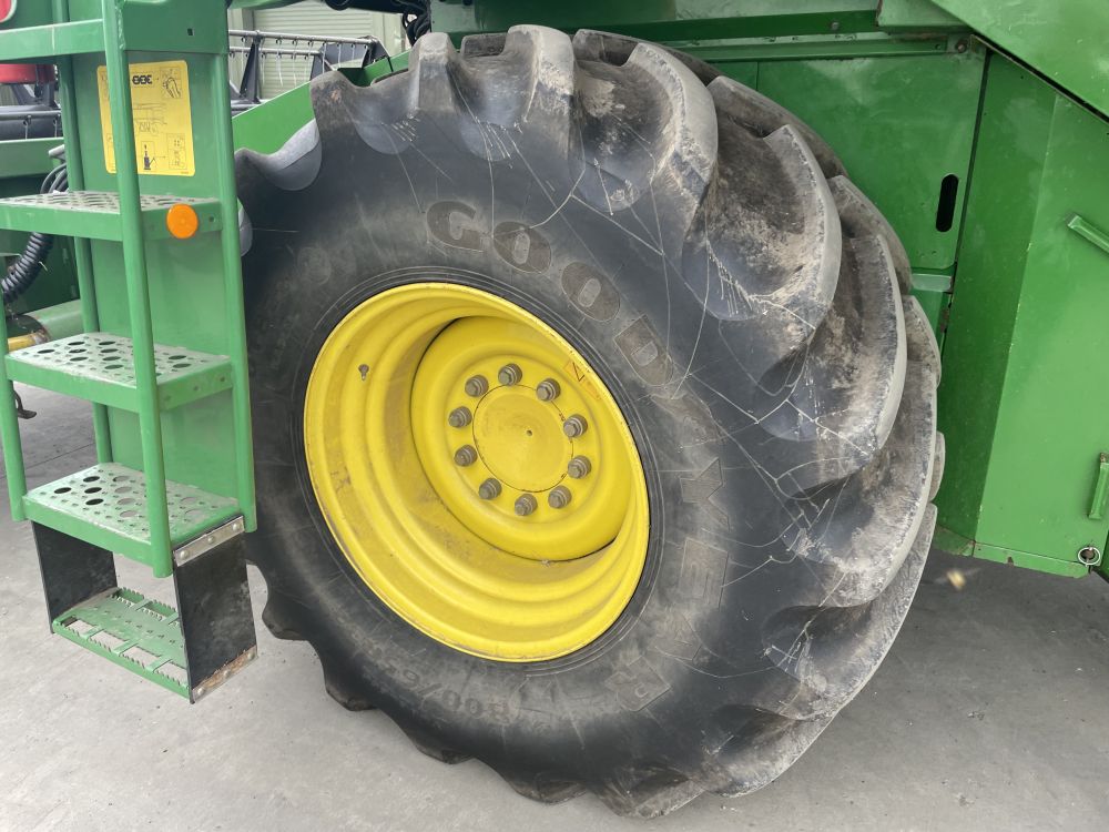 JOHN DEERE T550 COMBINE (12012131) - Image 24