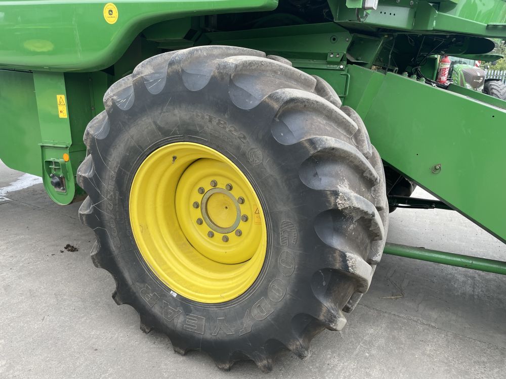 JOHN DEERE T550 COMBINE (12012131) - Image 30