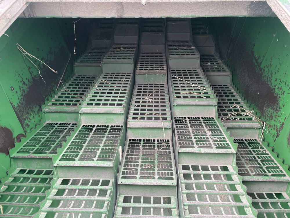 JOHN DEERE T550 COMBINE (12012131) - Image 35