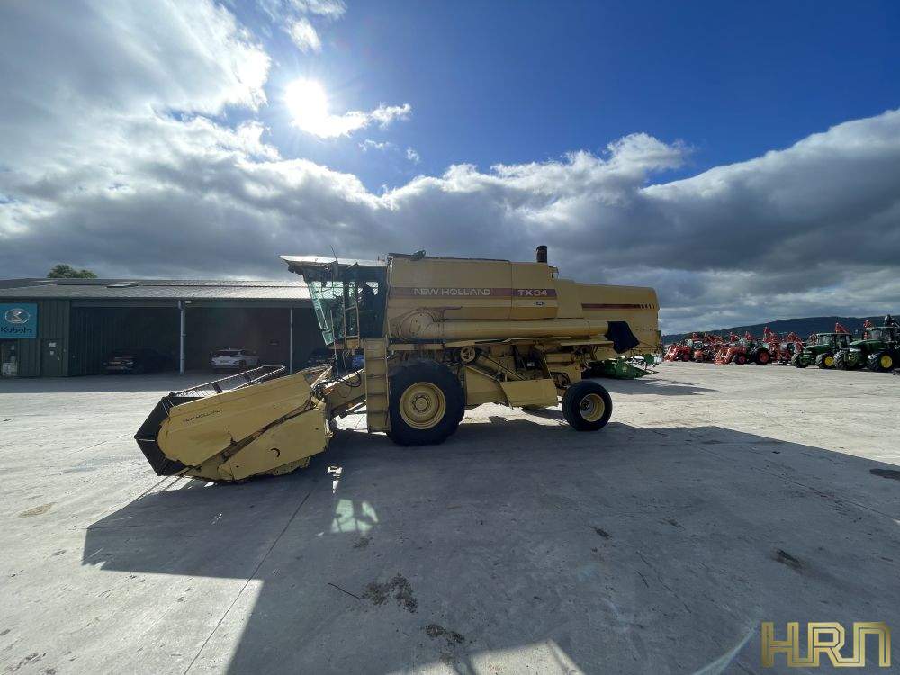 NEW HOLLAND TX34 COMBINE (11033583) - Image 2