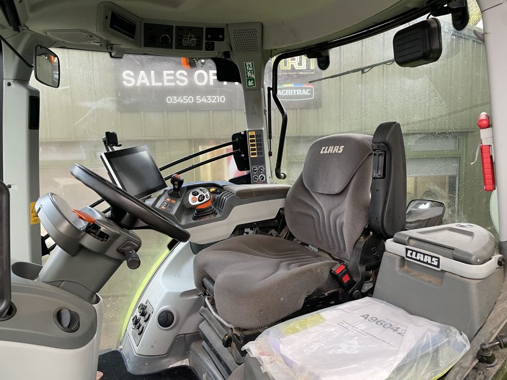 CLAAS 650 ARION TRACTOR (71037067) - Image 10
