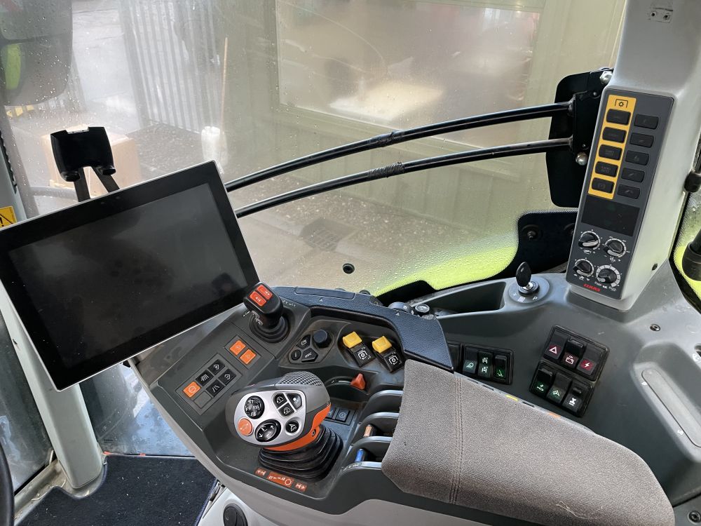 CLAAS 650 ARION TRACTOR (71037067) - Image 11