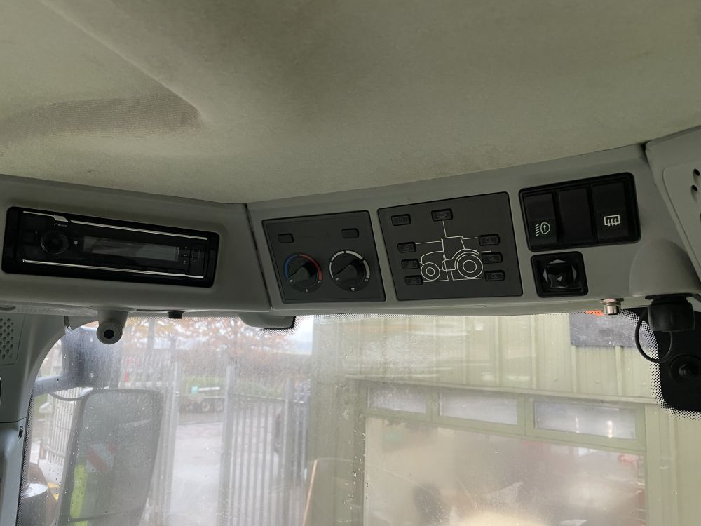 CLAAS 650 ARION TRACTOR (71037067) - Image 12