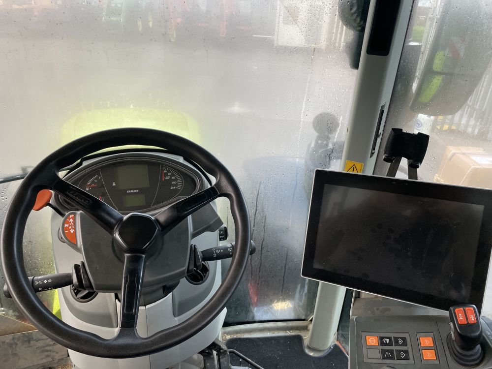 CLAAS 650 ARION TRACTOR (71037067) - Image 13