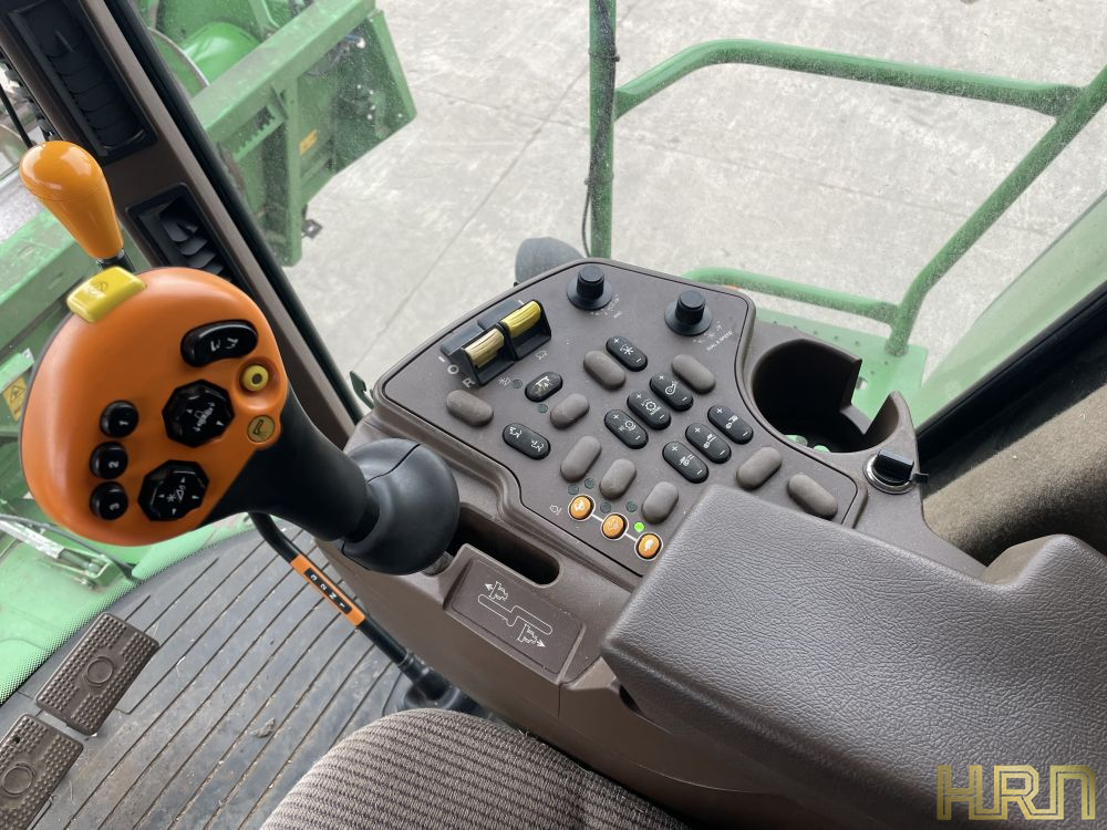 JOHN DEERE T550 COMBINE (12012131) - Image 57