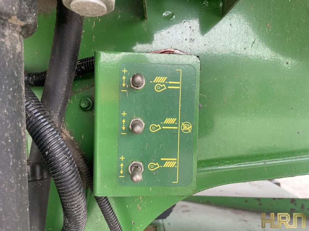 JOHN DEERE T550 COMBINE (12012131) - Image 63