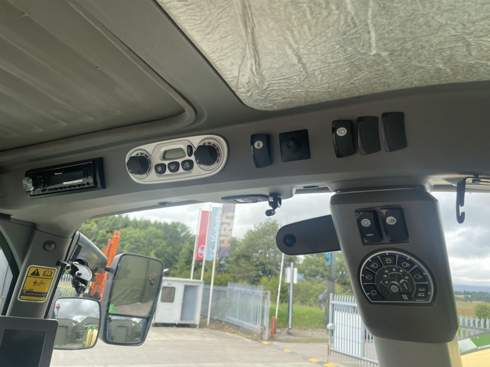 DEUTZ TTV 7250 TRACTOR (12012064) - Image 13