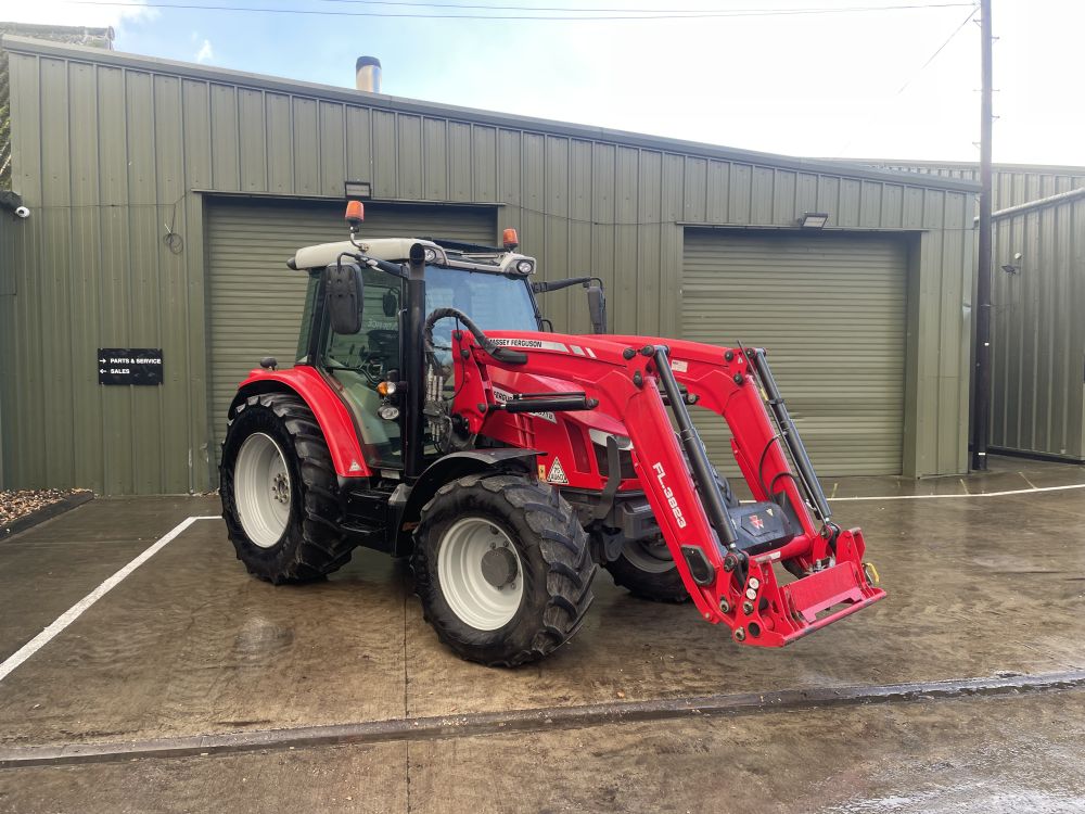 MASSEY FERGUSON 5712S TRACTOR C/W LOADER (12011953) - Image 36