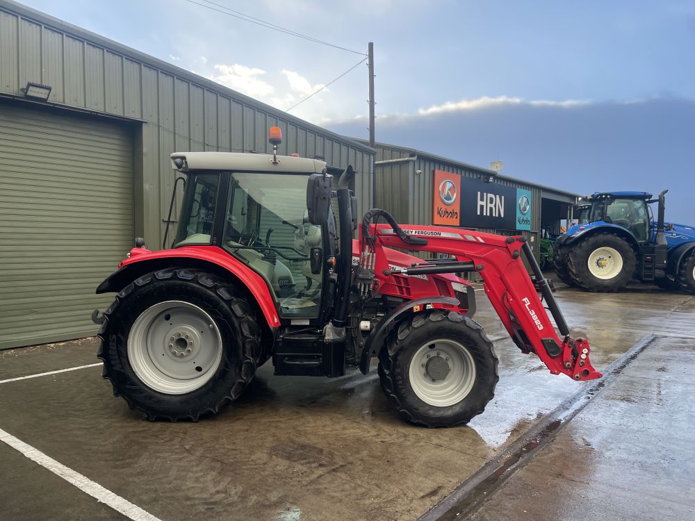 MASSEY FERGUSON 5712S TRACTOR C/W LOADER (12011953) - Image 37
