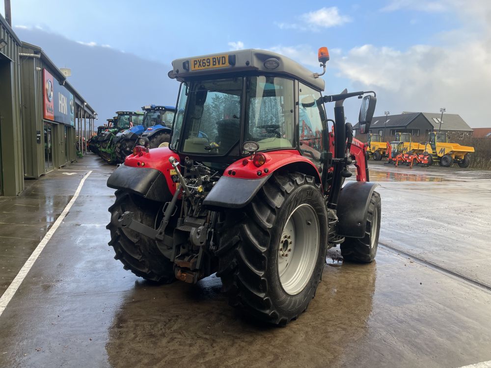 MASSEY FERGUSON 5712S TRACTOR C/W LOADER (12011953) - Image 38