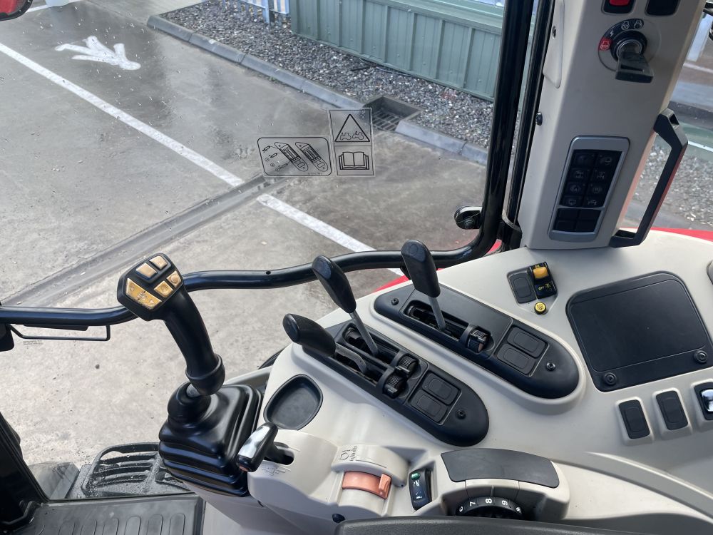 MASSEY FERGUSON 5712S TRACTOR C/W LOADER (12011953) - Image 43