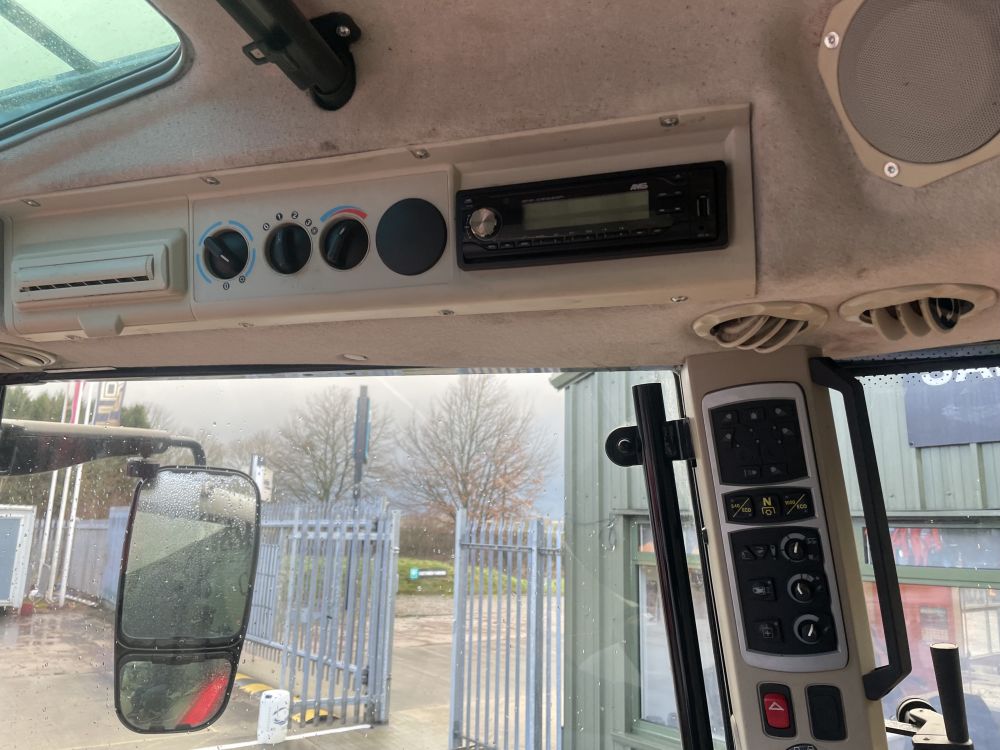 MASSEY FERGUSON 5712S TRACTOR C/W LOADER (12011953) - Image 44