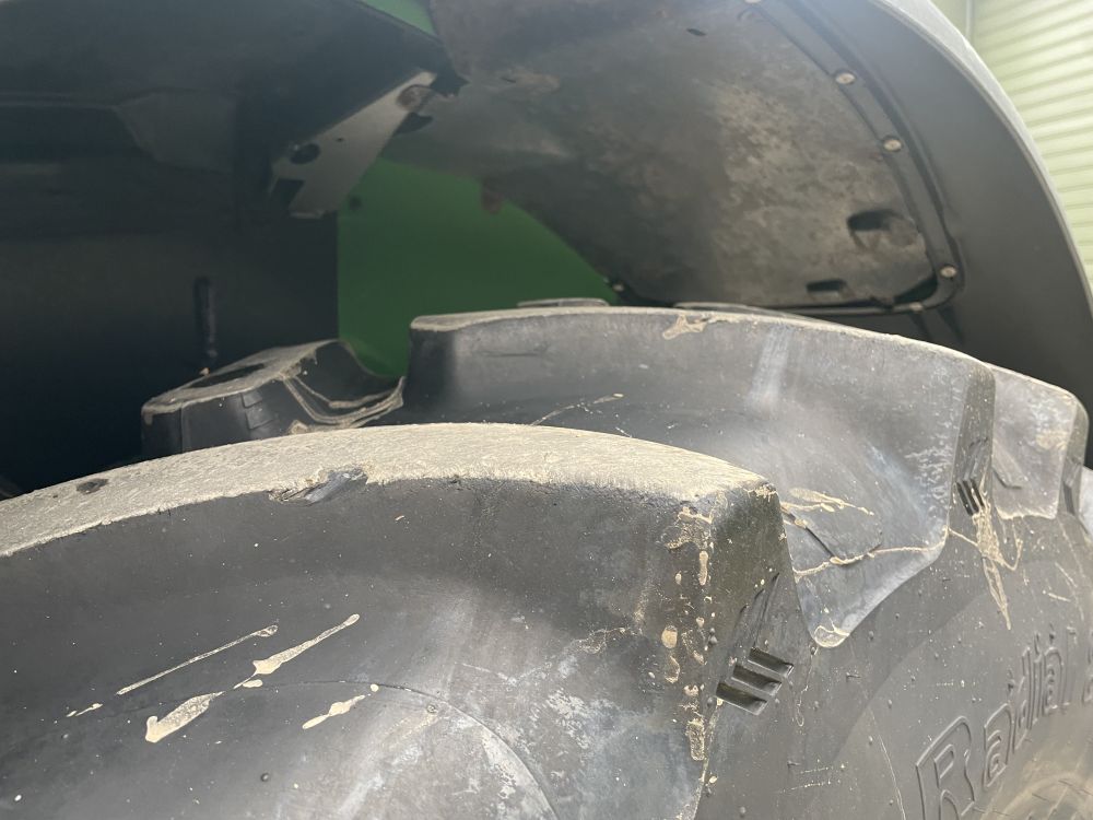 JOHN DEERE 6530 TRACTOR (71037645) - Image 11