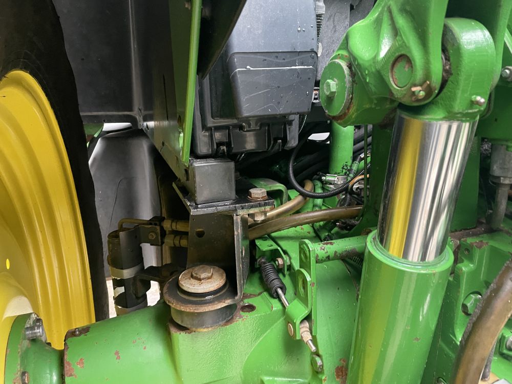 JOHN DEERE 6530 TRACTOR (71037645) - Image 12