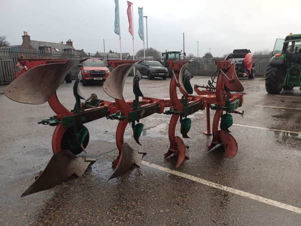 KVERNELAND E-160 4 FURROW PLOUGH (11037892) - Image 9