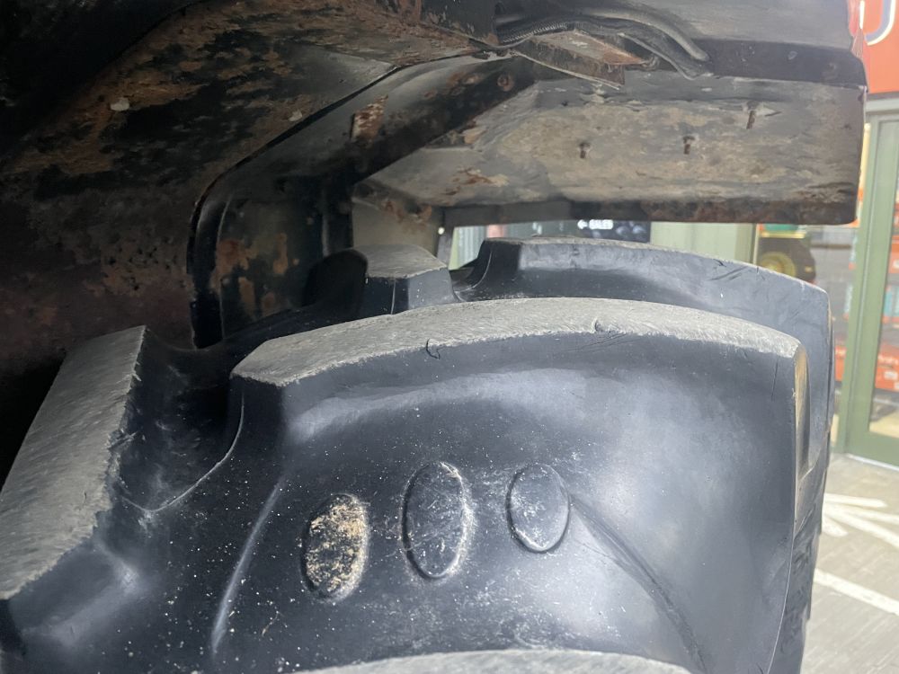 MASSEY FERGUSON 3085 TRACTOR (12012478) - Image 11