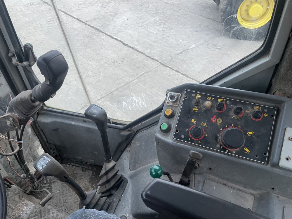 MASSEY FERGUSON 3085 TRACTOR (12012478) - Image 13