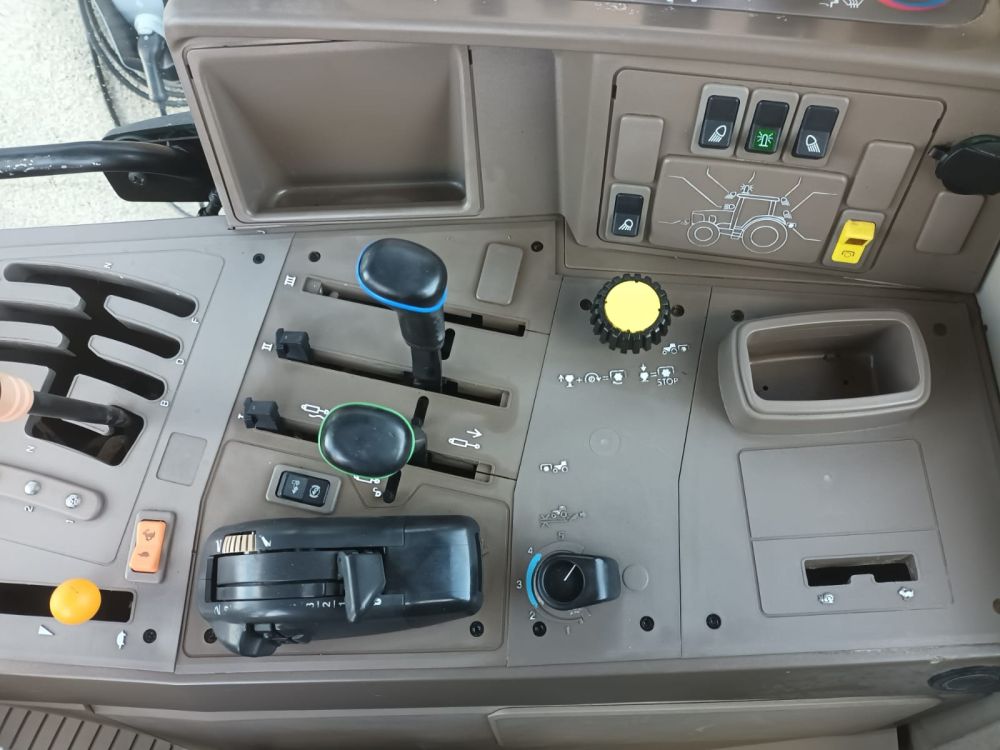 JOHN DEERE 6630 TRACTOR (11037891) - Image 19