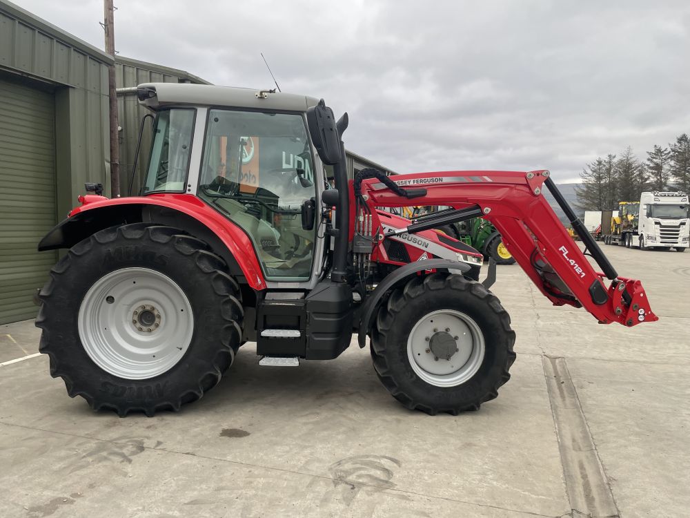 MASSEY FERGUSON 5S.125 DYNA 4 TRACTOR (71038179) - Image 3