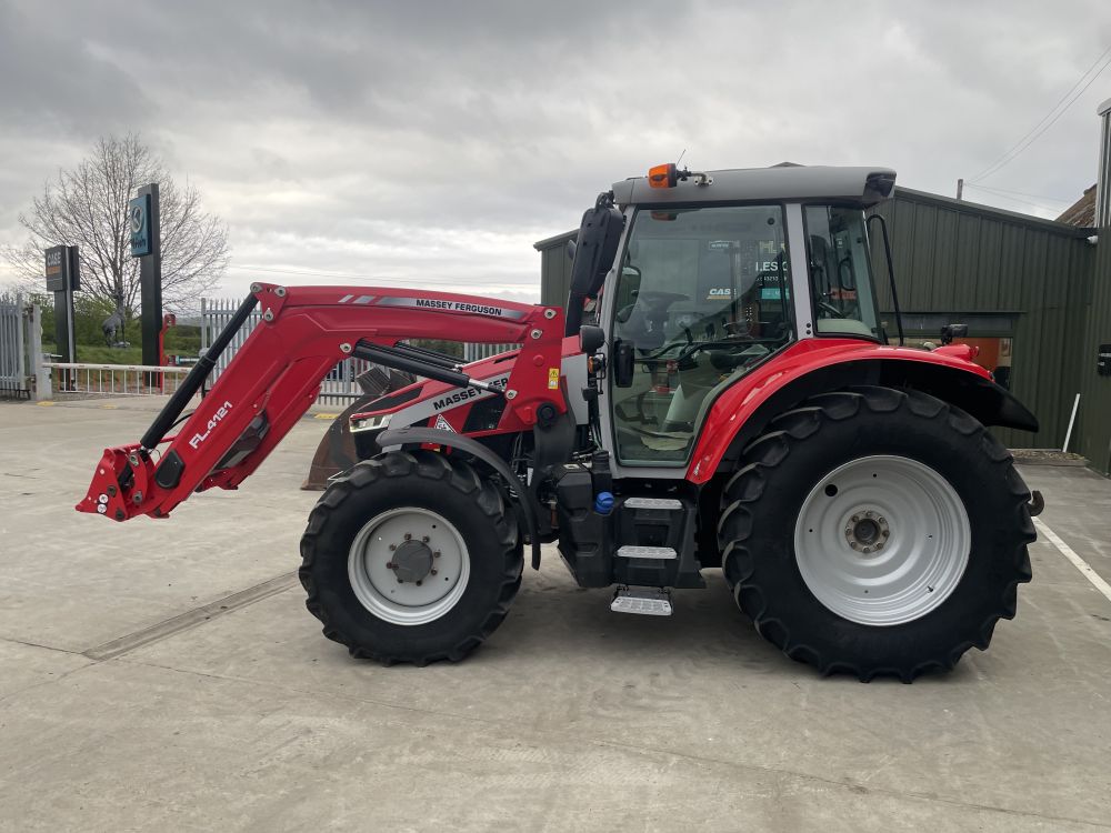 MASSEY FERGUSON 5S.125 DYNA 4 TRACTOR (71038179) - Image 7