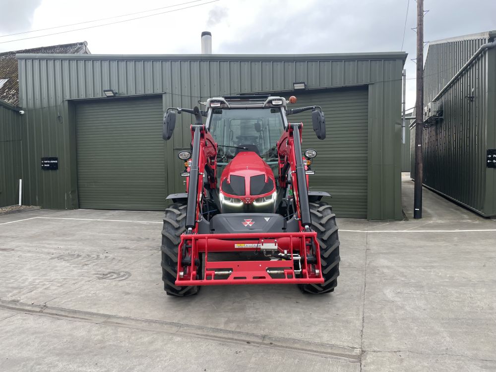 MASSEY FERGUSON 5S.125 DYNA 4 TRACTOR (71038179) - Image 9
