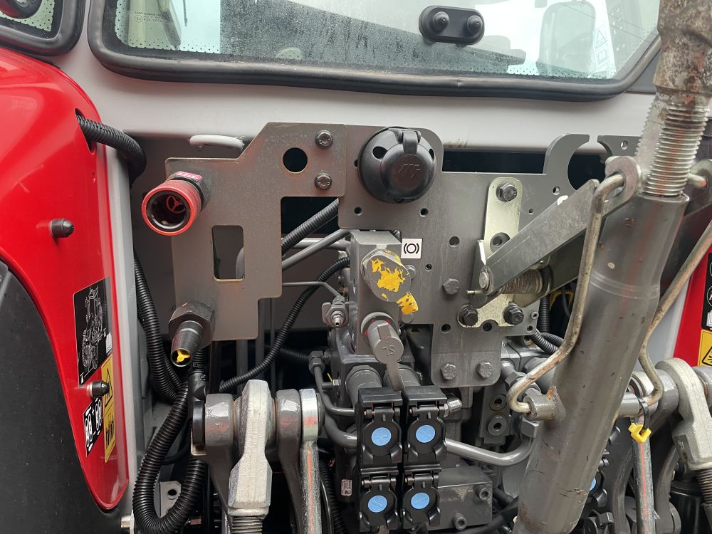 MASSEY FERGUSON 5S.125 DYNA 4 TRACTOR (71038179) - Image 13