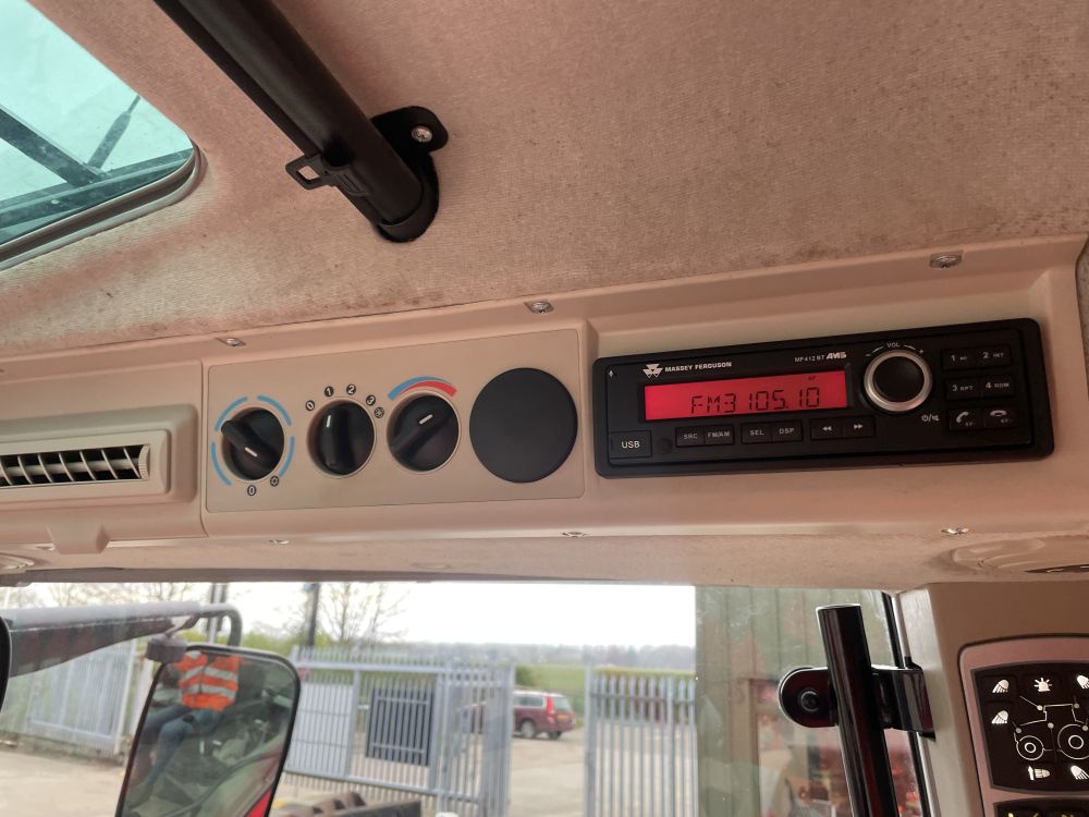 MASSEY FERGUSON 5S.125 DYNA 4 TRACTOR (71038179) - Image 18