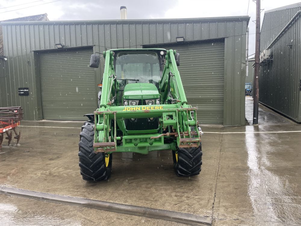 JOHN DEERE 6110MC TRACTOR (71038242) - Image 9