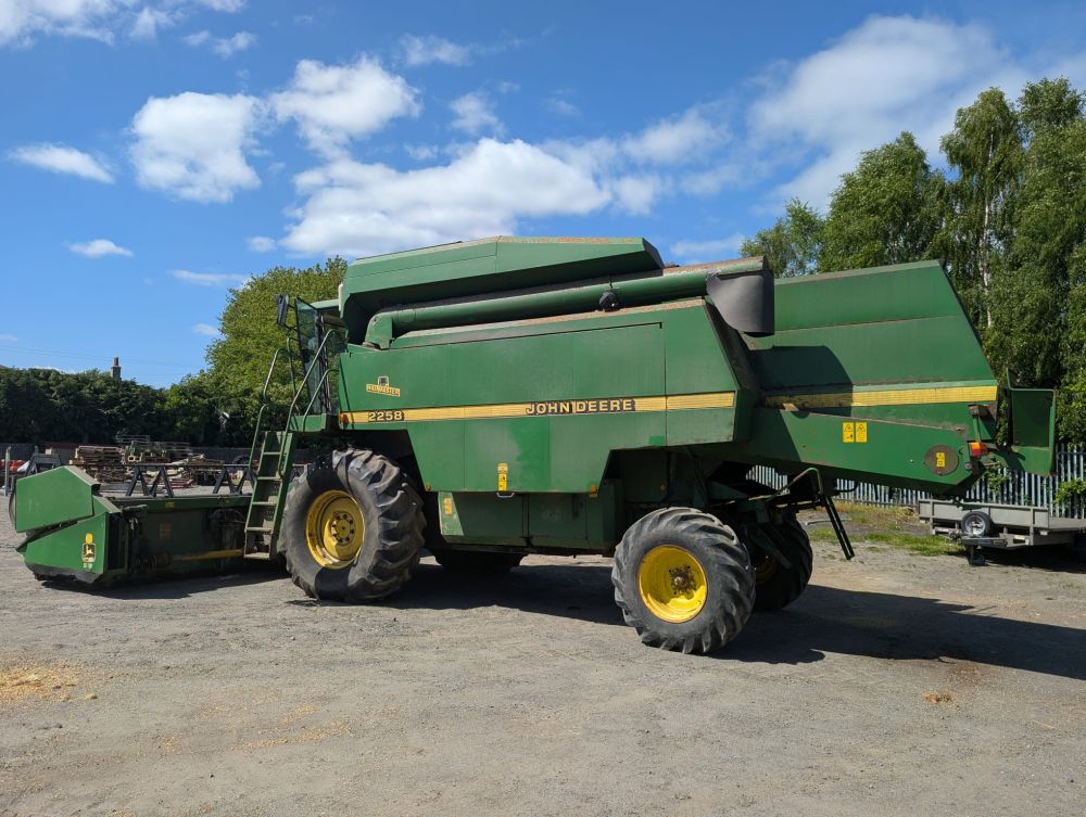 JOHN DEERE 2258 HILLMASTER COMBINE (71038462) - Image 6