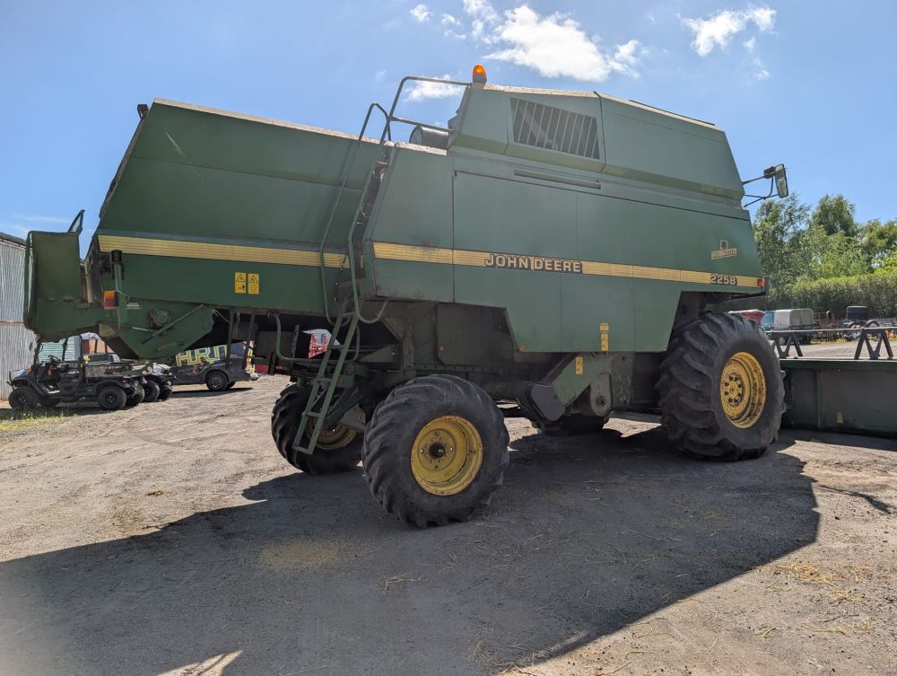 JOHN DEERE 2258 HILLMASTER COMBINE (71038462) - Image 7
