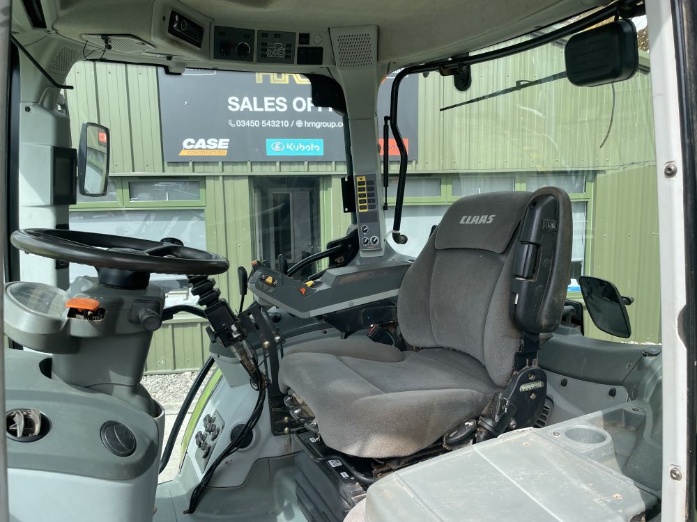 CLAAS 530 ULTRA TRACTOR (71038344) - Image 12