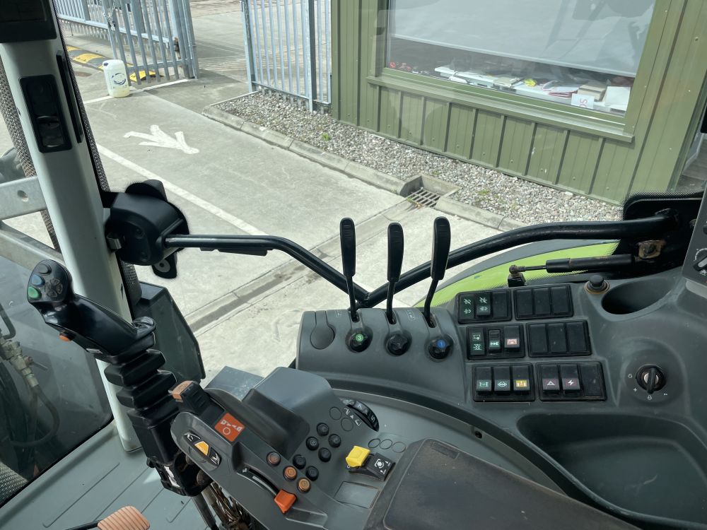 CLAAS 530 ULTRA TRACTOR (71038344) - Image 13