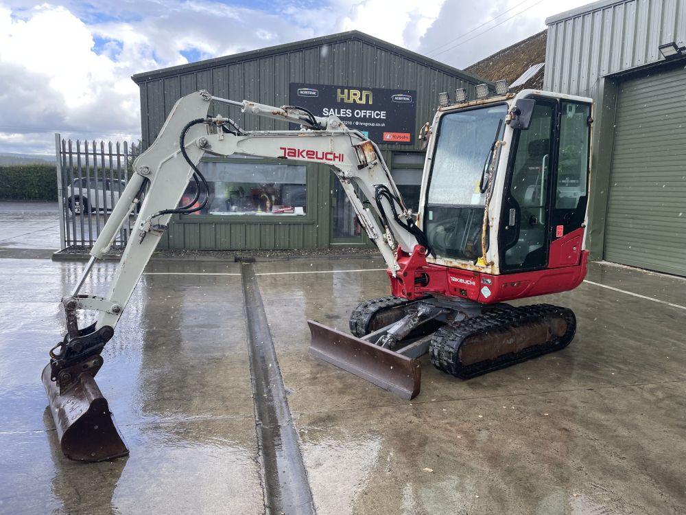 TAKEUCHI TB230 EXCAVATOR (12012517) - Image 2